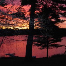 Lodging Newberry, Tahquamenon Falls lodging, Lakeside cottages.